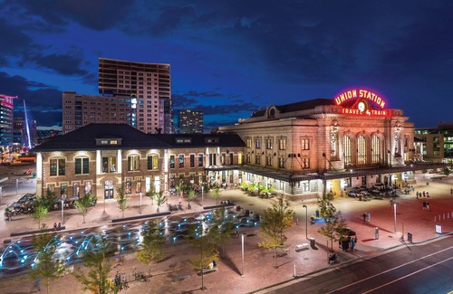 Civic Center Apartment | Queen Studio in Downtown! Shared Hot Tub + Pool Access