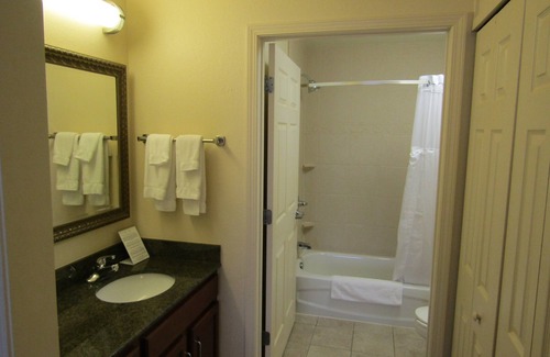 Rochester Apartment | Queen Studio with a River View | Just a Stroll from the University of Rochester