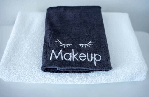 Palmer Hotel | Queen Suite 103 at Boutique Hotel in Downtown Palmer