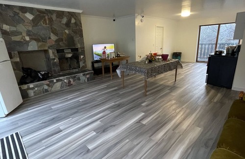 East Kootenay House | Queen suite in beautiful Radium Hot Springs