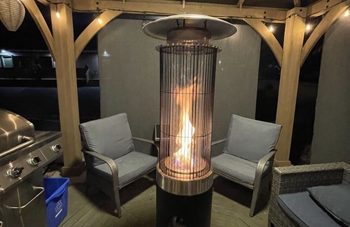 East Kootenay House | Queen suite in beautiful Radium Hot Springs