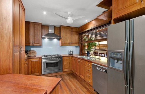 Whitfield House | Queenslander house with plenty of space and very tropical. Sleeps six people.