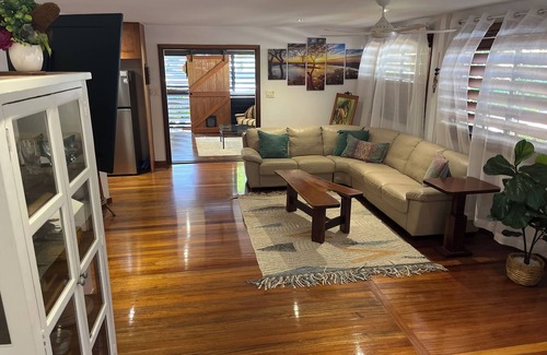 Whitfield House | Queenslander house with plenty of space and very tropical. Sleeps six people.