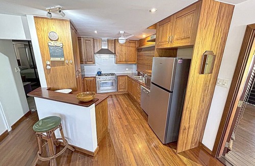 Whitfield House | Queenslander house with plenty of space and very tropical. Sleeps six people.