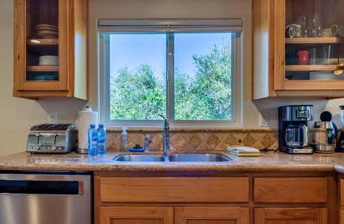 Paso Robles House | Quercus Acorn Cottage-Best Porch in Town Awaits Your Stay!