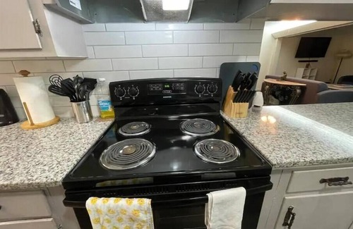 Portland House | Quick Access/Sleeps 10/Pets Ok