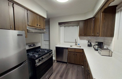 Melrose Park House | Quick Access to O'Hare and Chicago downtown