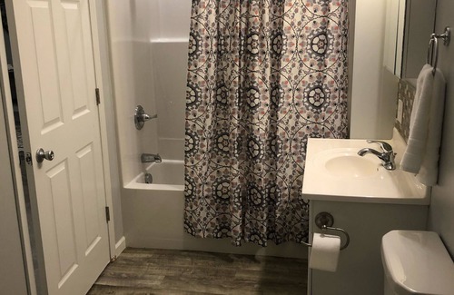 Dorchester Apartment | Quiet - 1 Bedroom Rental Unit on Main Level
