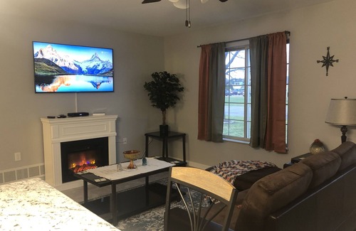 Dorchester Apartment | Quiet - 1 Bedroom Rental Unit on Main Level
