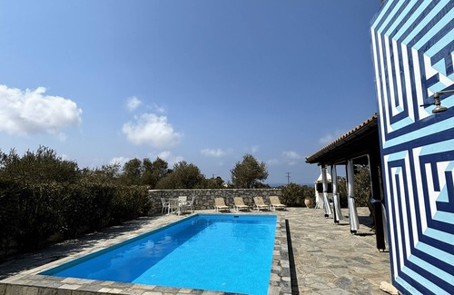 Roumeli Villa | Quiet 2 bedroom air-conditioned villa with private pool, patio and roof terrace