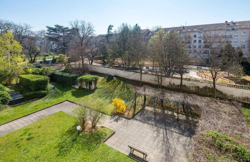 Jean Moulin - Marius Berliet Apartment | Quiet 2 BR apt in Sans-Souci, garage & terrace