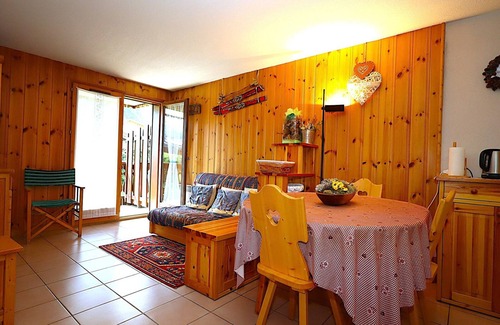 Les Houches Apartment | Quiet 2-Room Cabin Apartment with Balcony and Garage in Les Houches