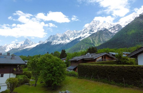 Les Houches Apartment | Quiet 2-Room Cabin Apartment with Balcony and Garage in Les Houches