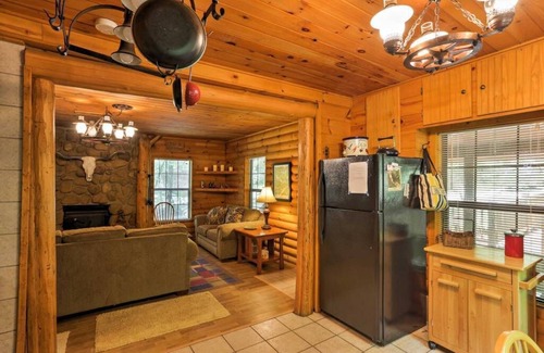 Marble Falls Cabin | Quiet 2BR Jasper Cabin w/Tranquil Creek Views