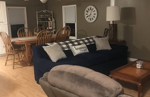 Albion House | Quiet, 3 bedroom & 1 bath get-a-way. Near Lake Erie for fishing & skiing resorts