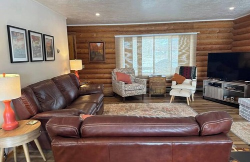 South Park House | Quiet 3 Bedroom Home with Beautiful Mountain Views in Jackson.