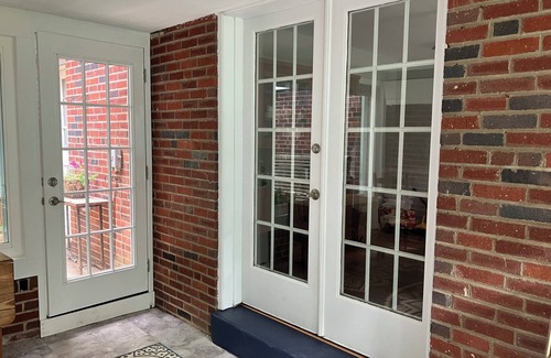 Moylan House | Quiet 3-Bedroom house-Walking distance to Media-20min. drive to the Airport