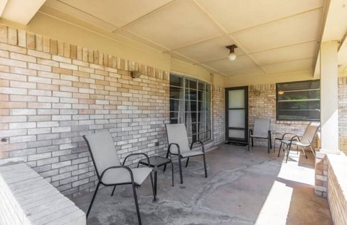 Bedford House | Quiet 4BR home near DFW Airport