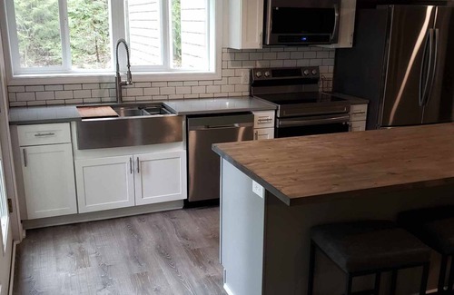 Oakland House | Quiet, 6 bedroom 4 bath Lakefront home, private sandy beach, near Colby College