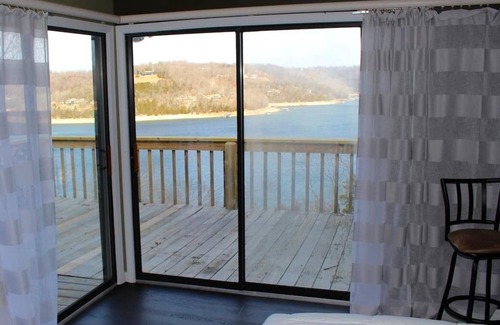 Eureka Springs House | Quiet 9-Acres with Expansive Lake View