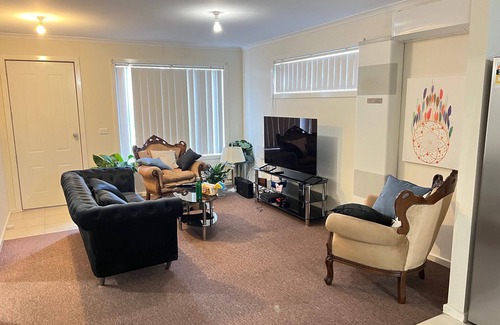 Melton South House | Quiet Abode with convenience. 3 Large bedrooms, whole house.