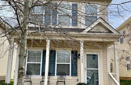 Huntersville House | Quiet and Beautiful House in a WONDERFUL location near 2 Lakes and Charlotte!
