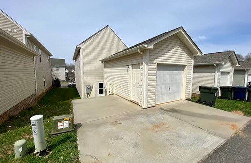 Huntersville House | Quiet and Beautiful House in a WONDERFUL location near 2 Lakes and Charlotte!