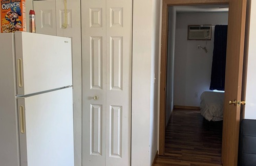 Macomb Apartment | Quiet and comfort one bedroom apt, close to WIU, a kitchen free parking, TV