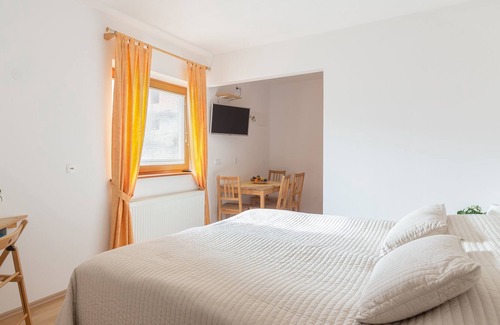 Bled Apartment | Quiet and Cosy Apartment with Terrace and Garden