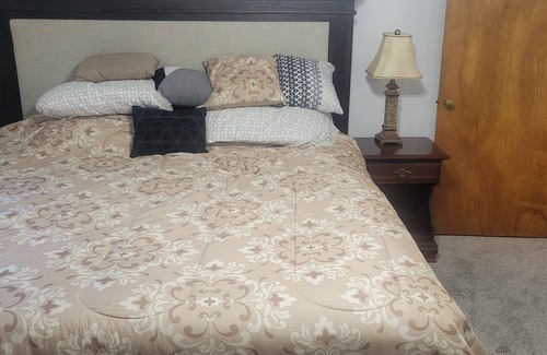 Bellaire House | Quiet and Cozy, just outside of town but close to EVERYTHING