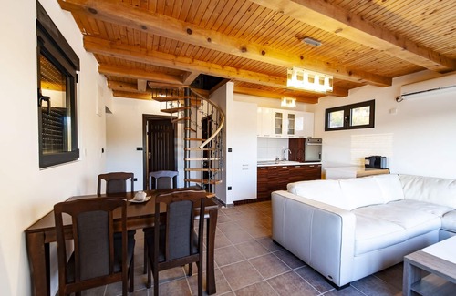 Karuc House | Quiet and detached house directly on the lake