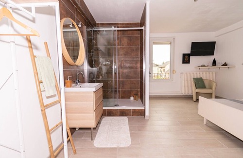Puttelange-aux-Lacs Apartment | Quiet and Comfortable Zen Room