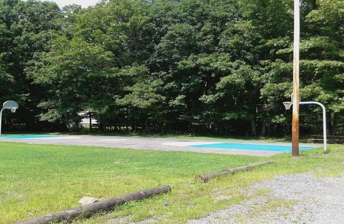 Hickory Hills Ski Chalet | Quiet and handicapped friendly place.