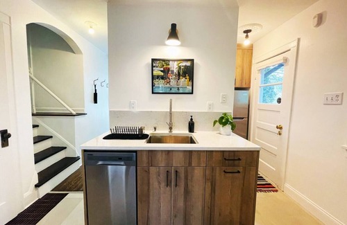 Union Park Cottage | Quiet and Modern Designed Cottage in St Paul