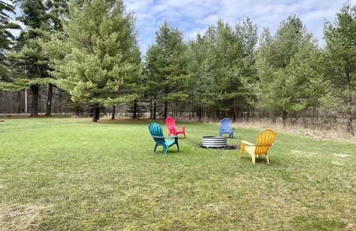 East Tawas Cabin | Quiet and Peaceful Retreat -Nr Redhawk Golf Course