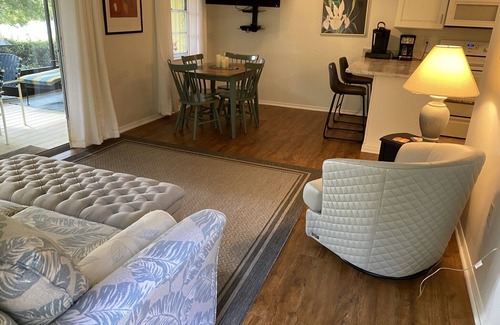 Mount Dora House | Quiet and peaceful yet walk to Charming Downtown MT. Dora