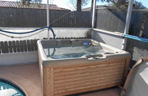 Regency Park House | Quiet and private screened in pool home 2br/2 bath, hot tub - fully equipped
