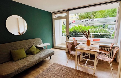 Golzheim Apartment | Quiet and sunny studio in direct proximity to the trade fair/arena and city center