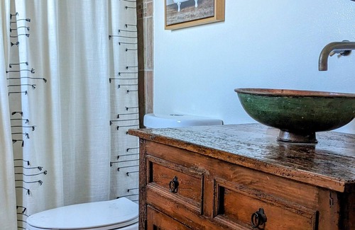 Elgin House | Quiet and Unique 2BR on Winery Row - The Elgin Project