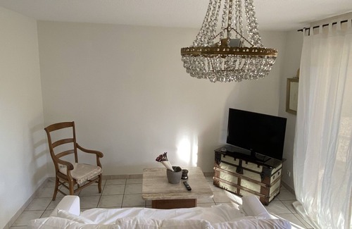 Saint-Paul-les-Dax Apartment | Quiet apartment with pool 5 minutes from the lake