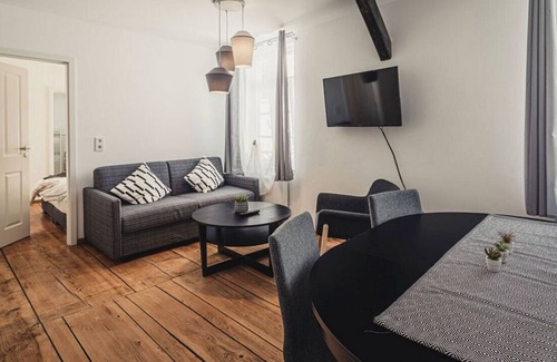 Lahr House | Quiet apartment (No. 6) with old, renovated floorboards