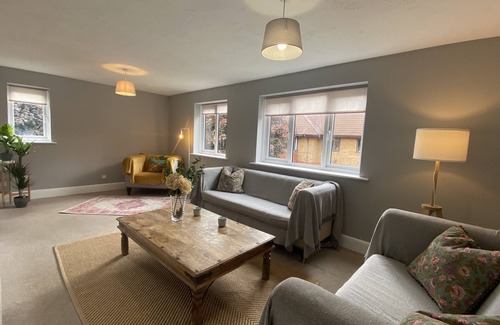 Crystal Palace Apartment | Quiet apartment by Crystal Palace park and station