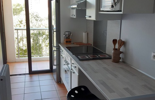 Le Cannet Apartment | Quiet apartment crossing