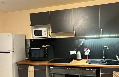 Raismes Apartment | Quiet apartment in Raismes, free parking and wifi. Spa sauna at extra charge