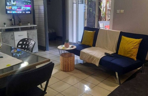 Bois d'Olives Apartment | Quiet apartment with terrace and garden
