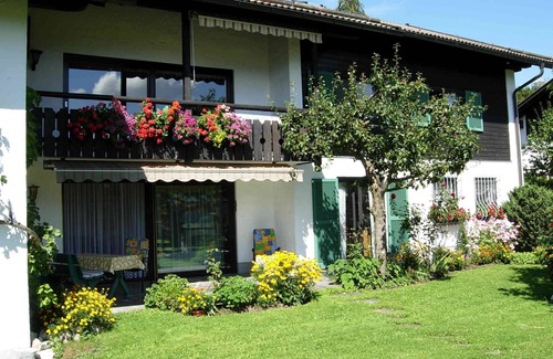 Murnau am Staffelsee Apartment | Quiet apartment with terrace and mountain views in Murnau