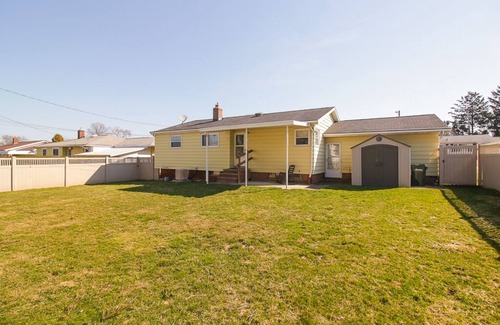 Fairview Park House | Quiet Area ★ Pool Table ★ Fenced Yard ★ Near Hospital & Airport