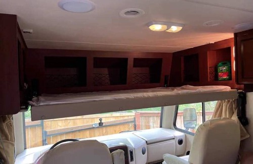 Rainier Valley House | Quiet Backyard Class A Motorhome. Near Airport and Light Rail