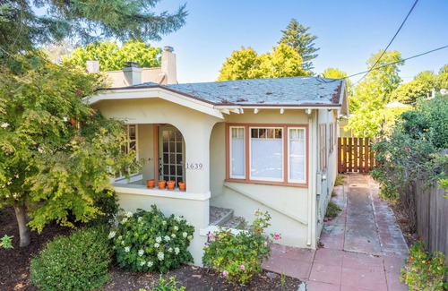 South Berkeley House | Quiet Berkeley Bungalow