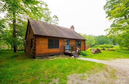 Becket House | Quiet Cabin On Over 12 Acres Of Woods!